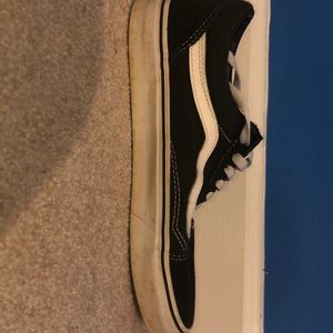 Black and white old skool men’s vans size 7.5.